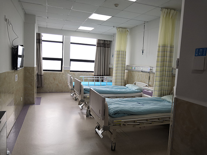 三人间病房.jpg